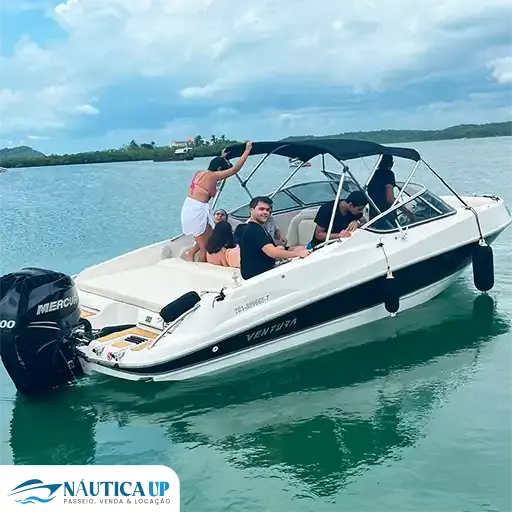 Passeio nautico com guia experiente no mar