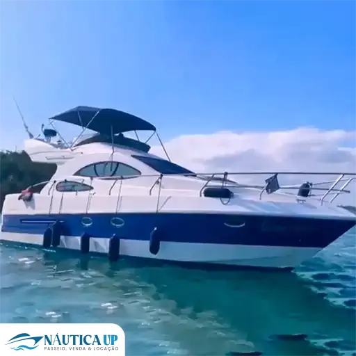 Passeios de lancha exclusivos no mar